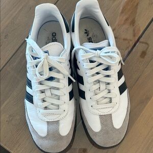 Adidas women’s sambas size 9